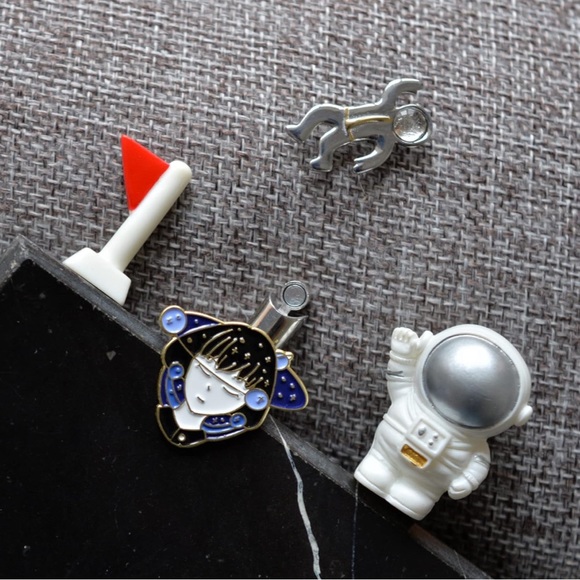 Regulus Meteorite Brooch Set | Iron-Nickel - Astronaut Pin Outer Space Series - Picture 2 of 7